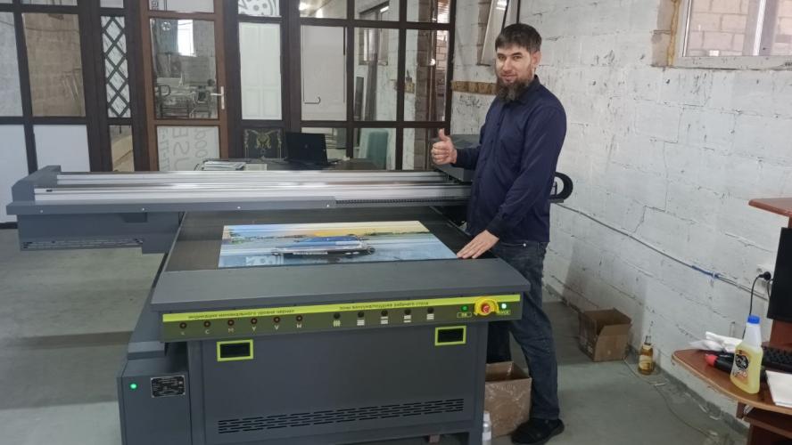 Еще один УФ принтер запустили в Чеченской Республике у нашего покупателя